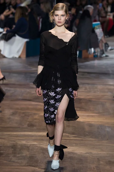 Look 18